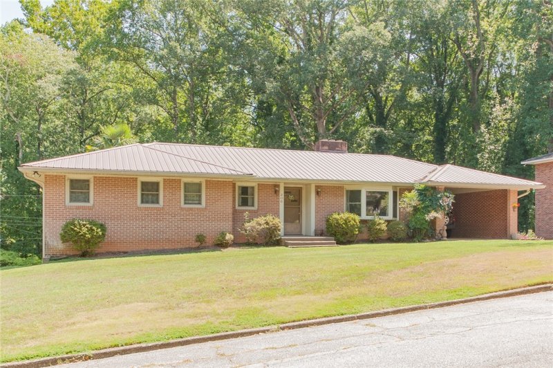 206 Tanglewood Drive