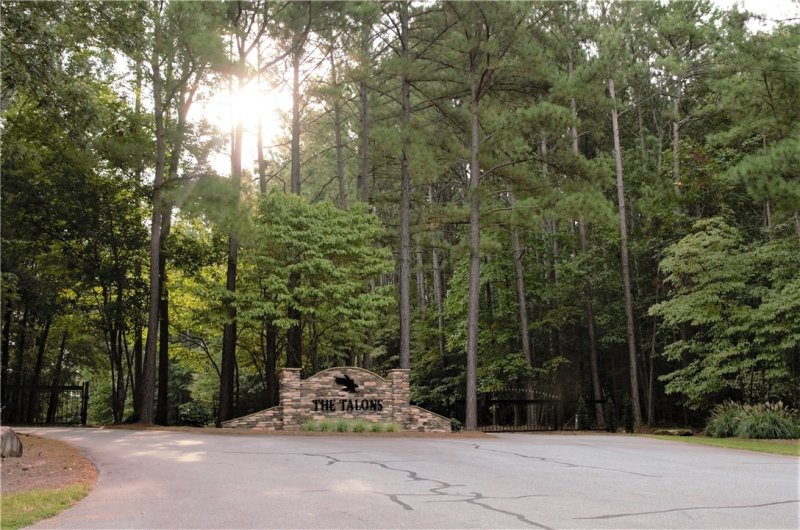 Property image 2 at 21 Talons Point Road, Seneca, SC 29672