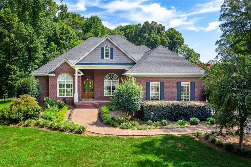 Property image 2 at 10 United Avenue, Pendleton, SC 29670