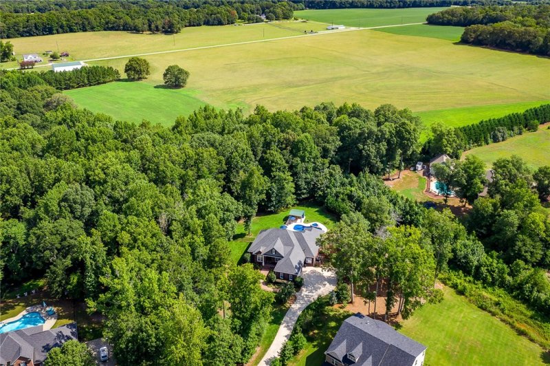 Property image 4 at 10 United Avenue, Pendleton, SC 29670