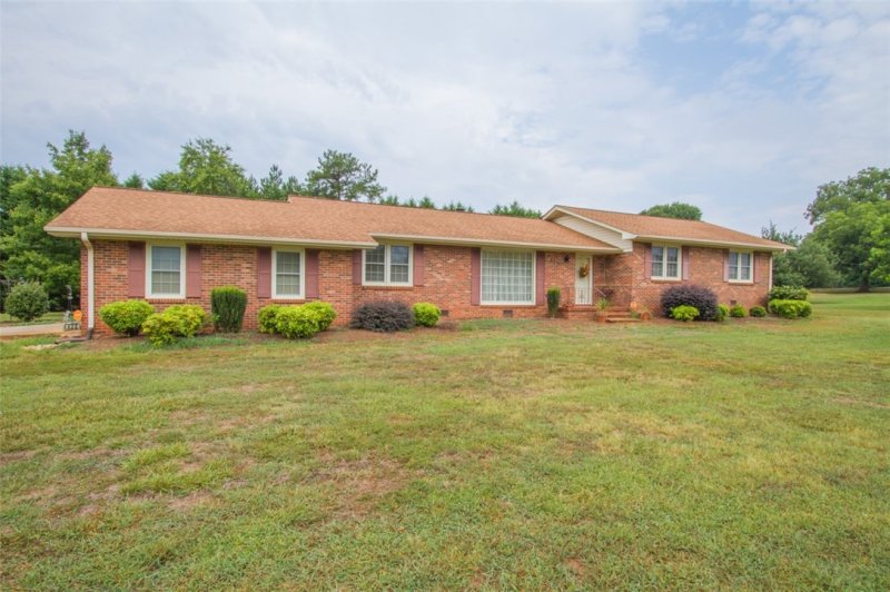 422 Broadway Lake Road