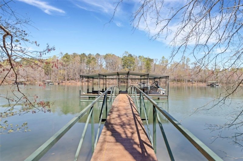 Property image 2 at 208 Horse Head Point, Seneca, SC 29672