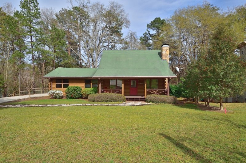 Property image 2 at 211 Knotty Pine Court, Westminster, SC 29693