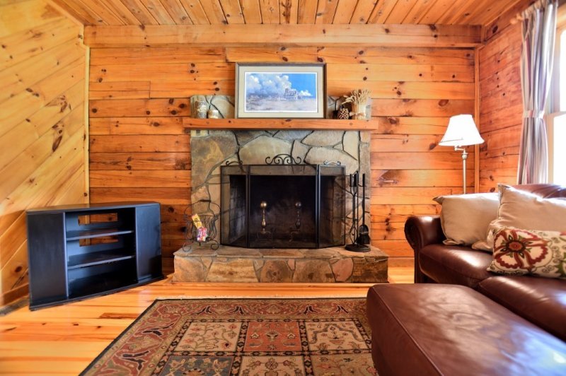 Property image 4 at 211 Knotty Pine Court, Westminster, SC 29693