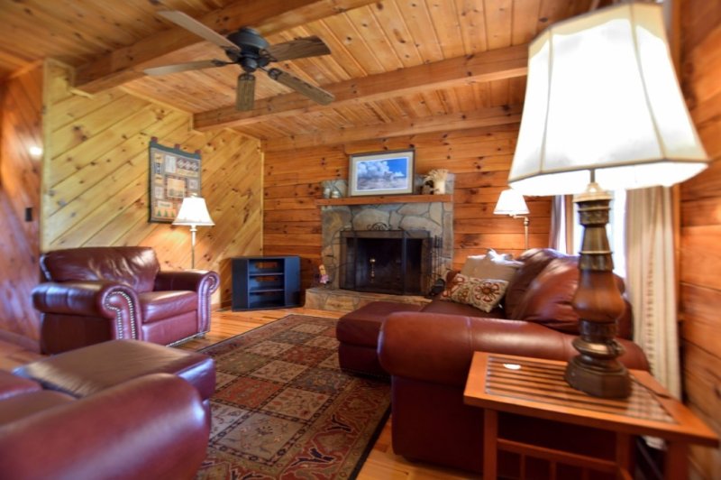 Property image 5 at 211 Knotty Pine Court, Westminster, SC 29693