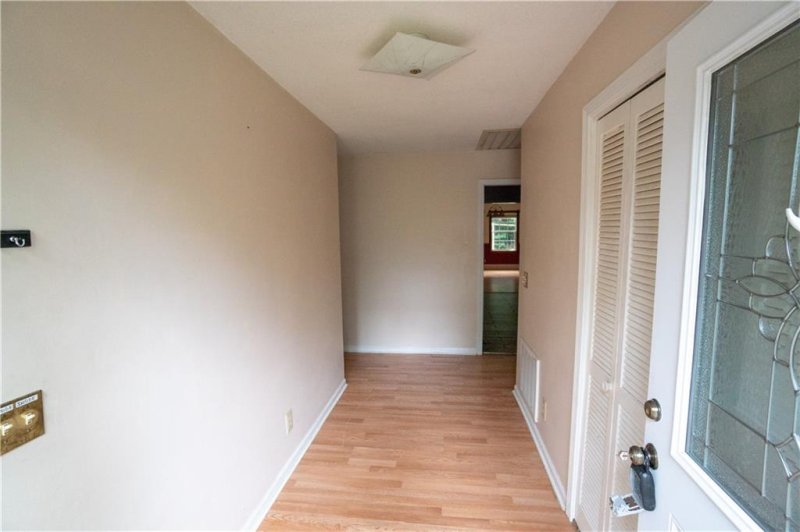 Property image 5 at 1512 Cherokee Drive, Seneca, SC 29672