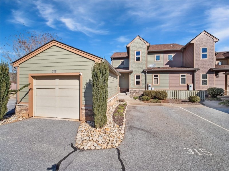 315 Blue Water Way