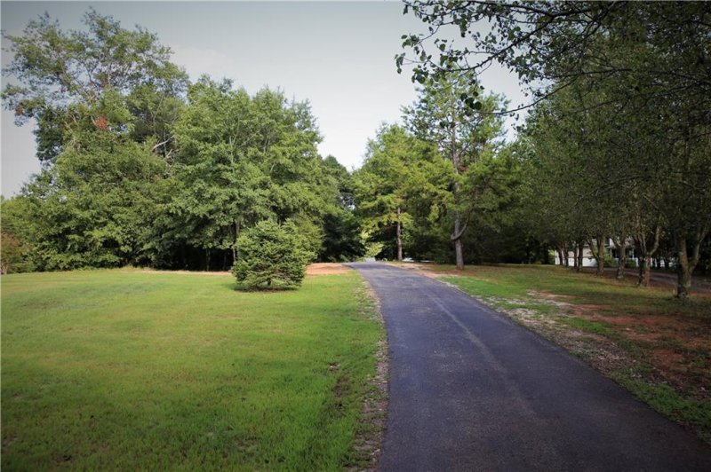 Property image 3 at 284 Penny Lane, Townville, SC 29689