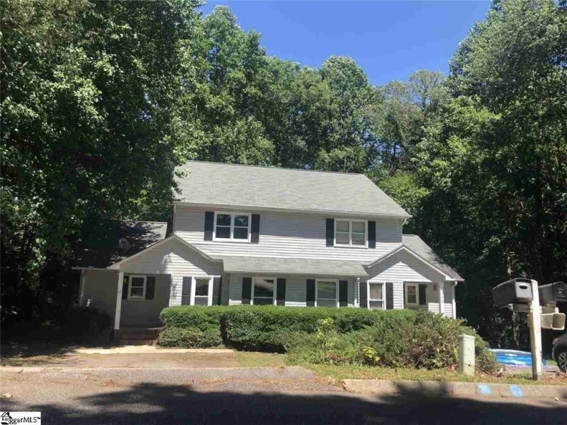 102 Bentwood Lane