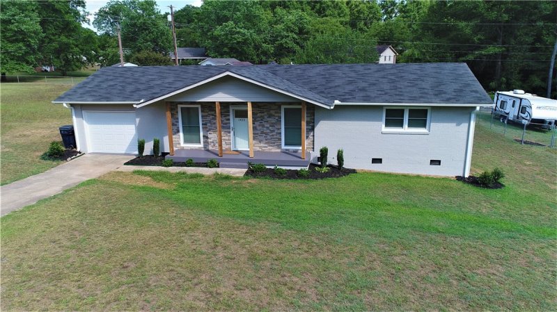 Property image 2 at 1422 Calhoun Street, Anderson, SC 29621