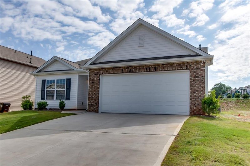 Property image 3 at 504 Heathridge Lane, Piedmont, SC 29673