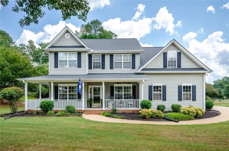 903 Meadowcreek Drive