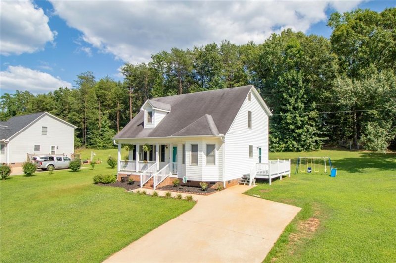 Property image 3 at 352 Springdale Avenue, Liberty, SC 29657