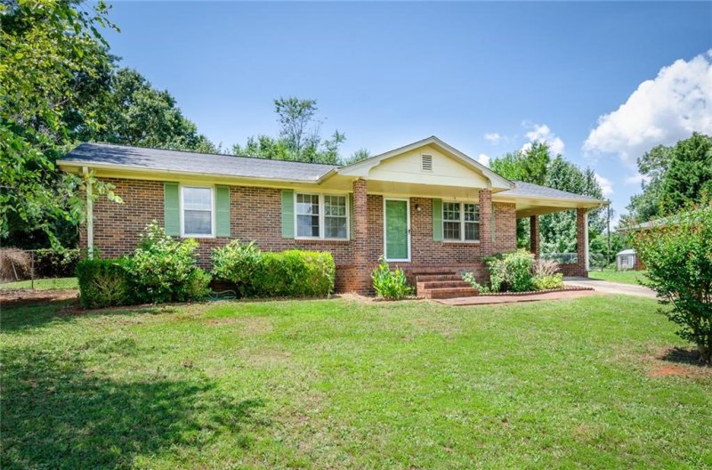 Property image 2 at 520 Auburn Avenue, Anderson, SC 29626