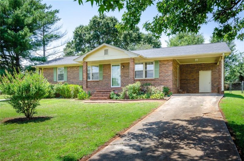 Property image 3 at 520 Auburn Avenue, Anderson, SC 29626