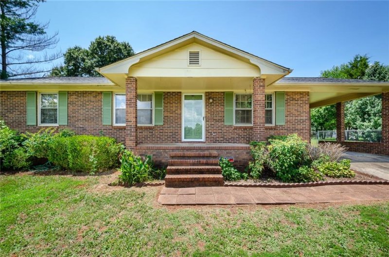 Property image 4 at 520 Auburn Avenue, Anderson, SC 29626