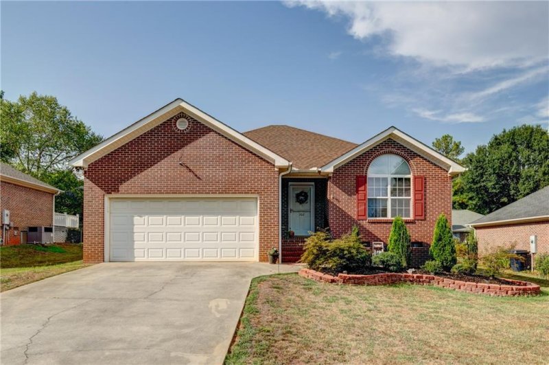 Property image 2 at 102 Woodbridge Court, Anderson, SC 29621