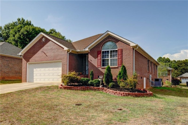 Property image 4 at 102 Woodbridge Court, Anderson, SC 29621