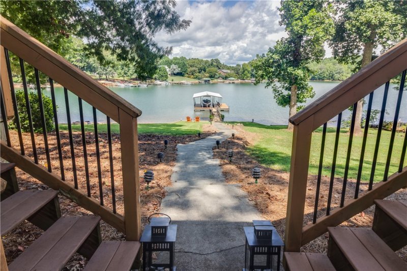 Property image 2 at 127 Lindos Drive, Seneca, SC 29672