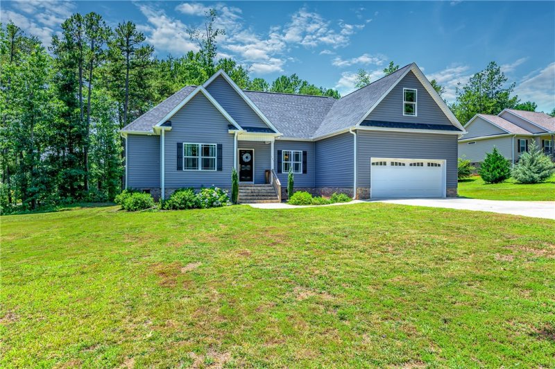 Property image 2 at 103 Ridgeland Drive, Six Mile, SC 29682