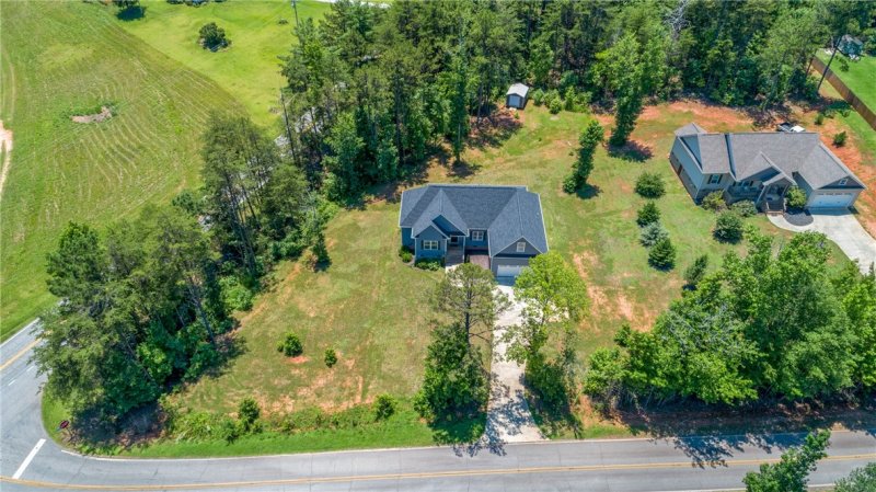 Property image 3 at 103 Ridgeland Drive, Six Mile, SC 29682