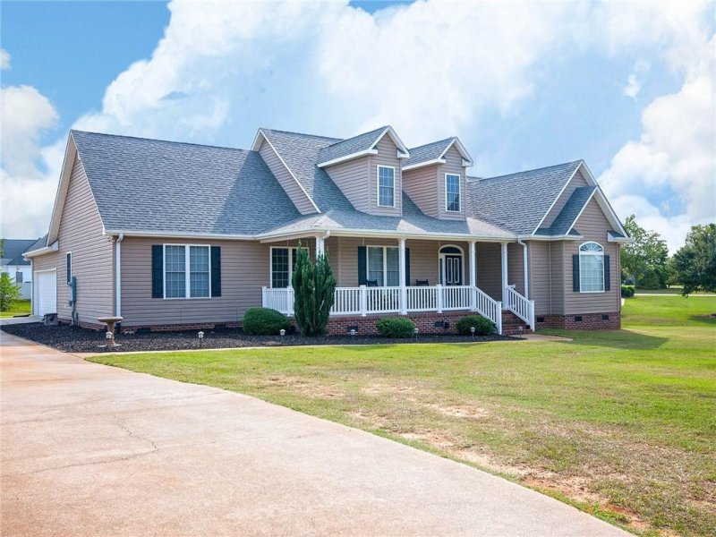 Property image 2 at 207 Spruce Creek, Anderson, SC 29625