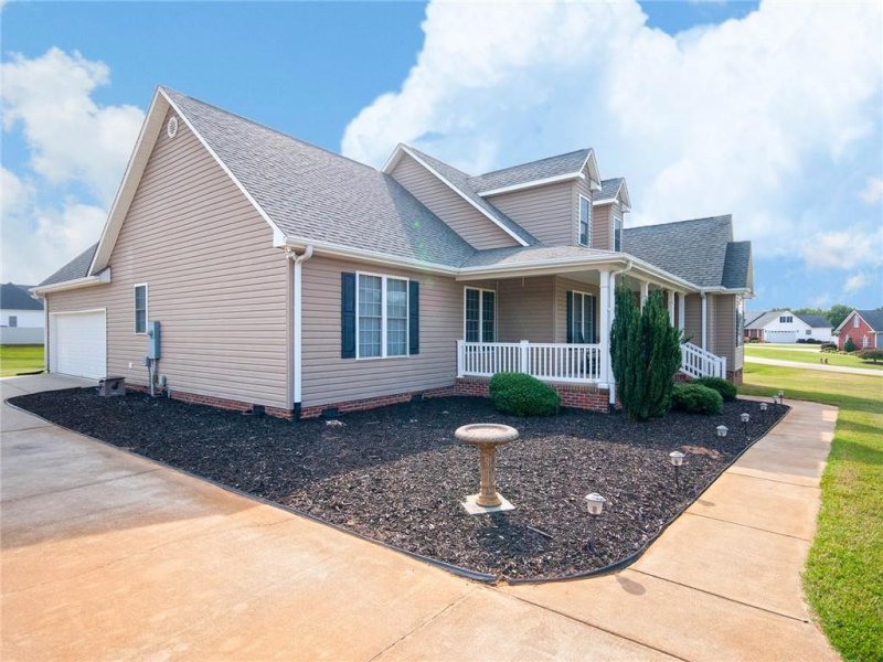 Property image 3 at 207 Spruce Creek, Anderson, SC 29625