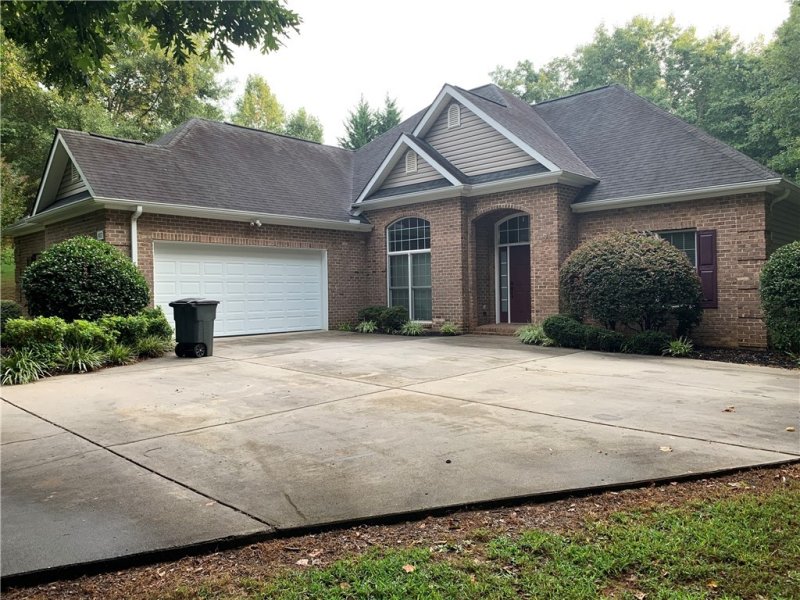 402 AUTUMN TRACE Drive