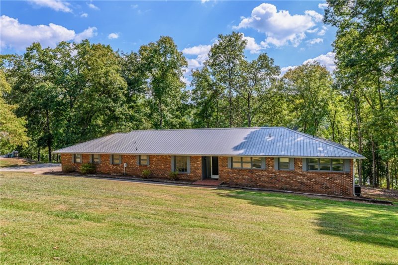Property image 2 at 404 Saluda Road, Williamston, SC 29697