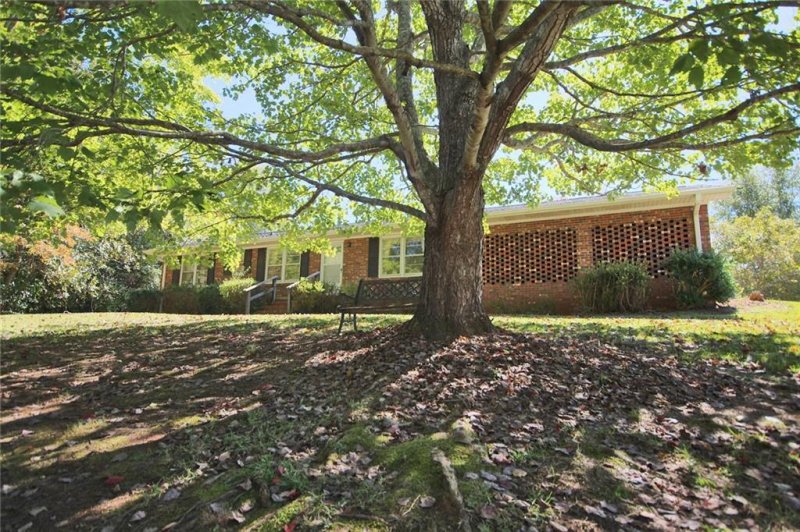 Property image 2 at 105 King James Road, Seneca, SC 29678