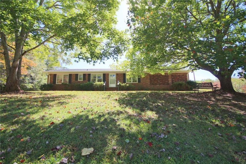 Property image 3 at 105 King James Road, Seneca, SC 29678