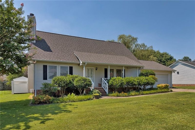 Property image 2 at 105 Terrace Road, Easley, SC 29642