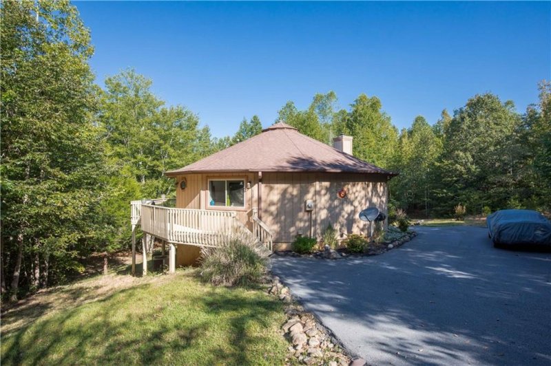 Property image 2 at 100 Aartun Alley, Pickens, SC 29671