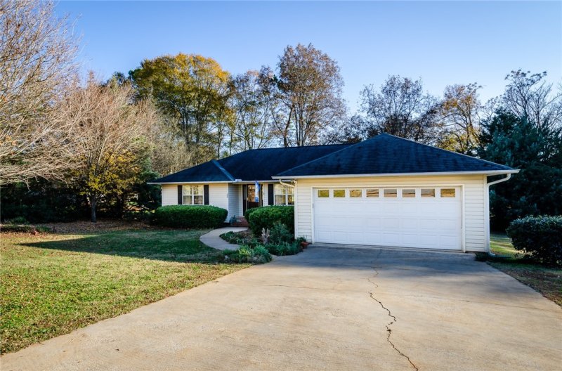 Property image 3 at 300 Shore Line Drive, Anderson, SC 29626