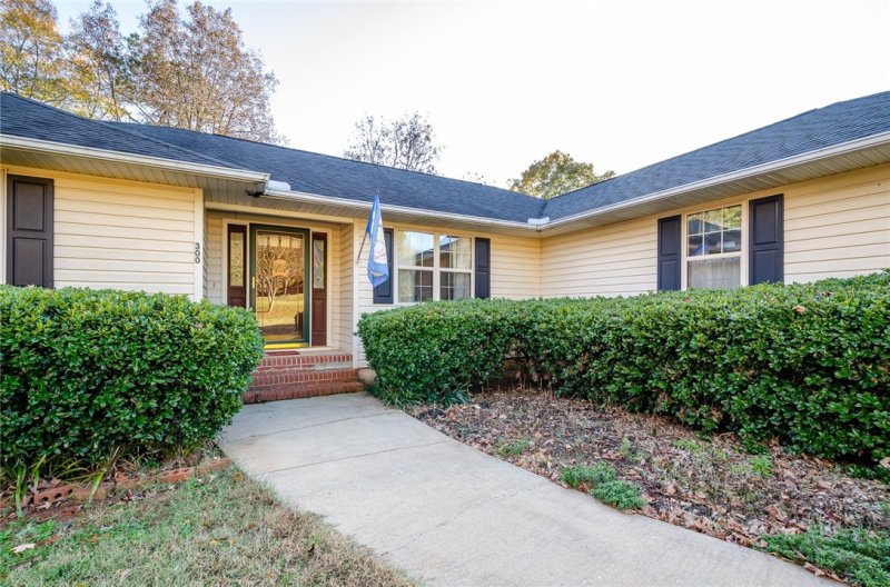 Property image 4 at 300 Shore Line Drive, Anderson, SC 29626