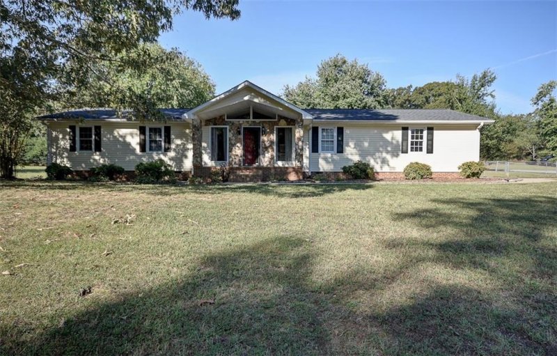 Property image 2 at 110 Dogwood Court, Piedmont, SC 29673