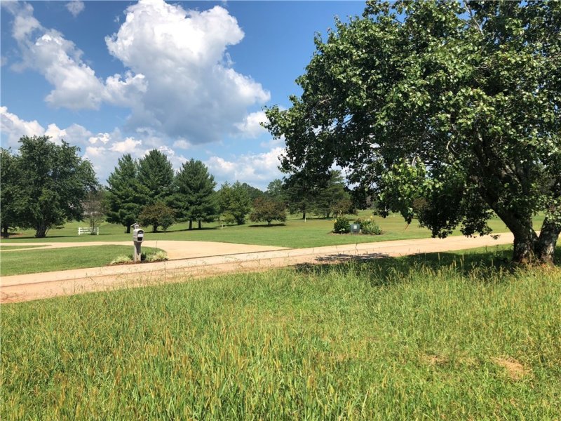 Property image 2 at 5-22 Queen Drive, Walhalla, SC 29691