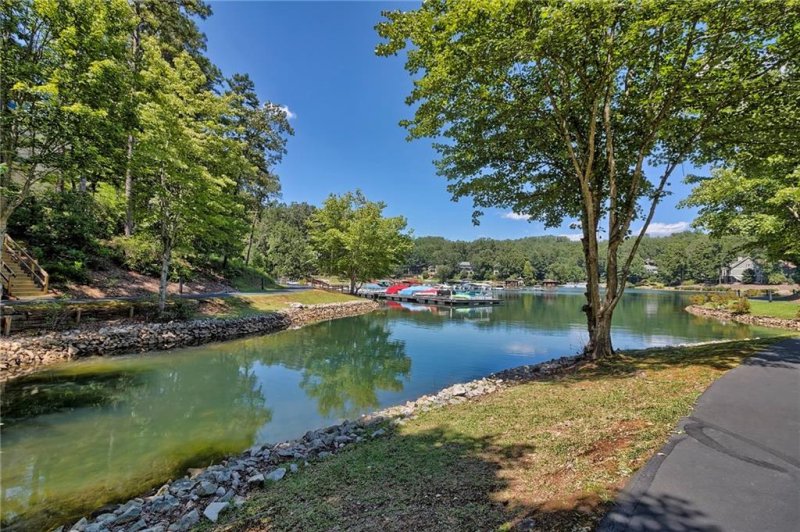 Property image 3 at 226 Hidden Shores Lane, West Union, SC 29696