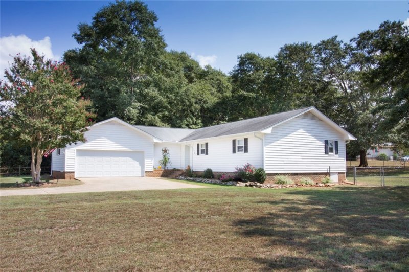 Property image 2 at 1007 Nashmore Drive, Anderson, SC 29625