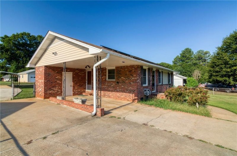 Property image 3 at 107 Sycamore Street, Anderson, SC 29625