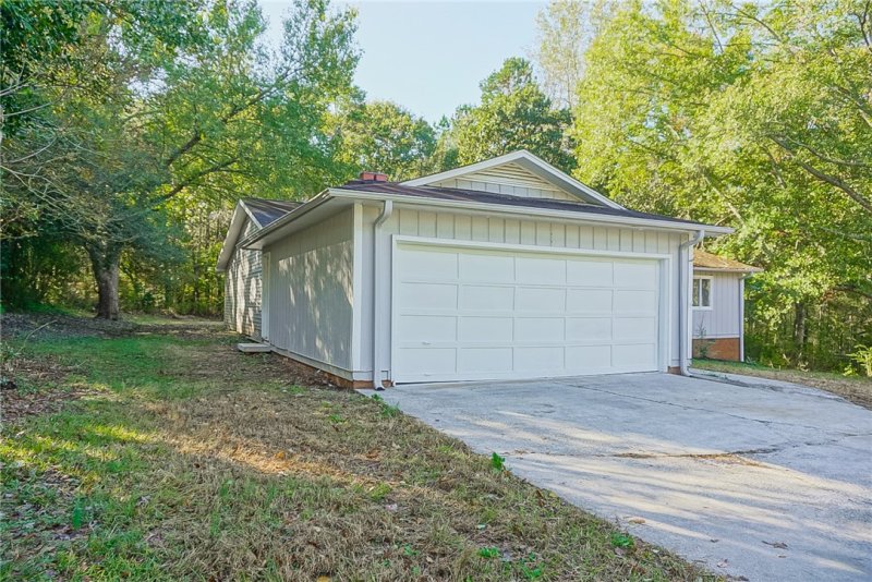 Property image 2 at 1512 Cherokee Drive, Seneca, SC 29672