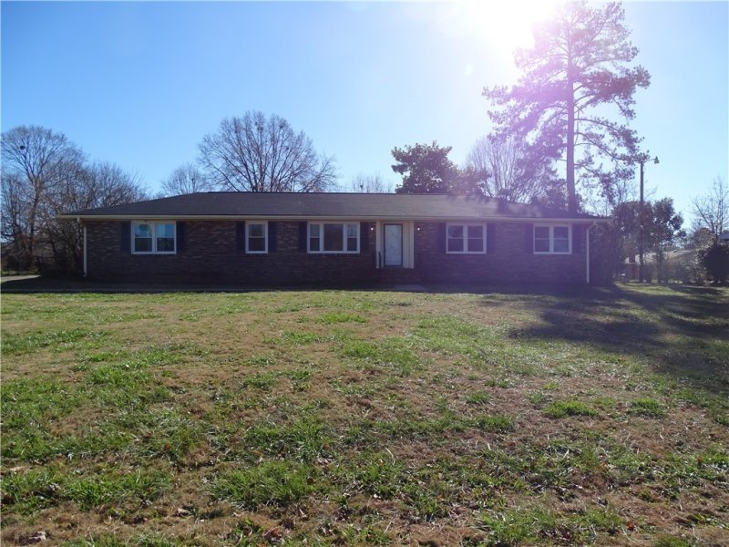 Property image 2 at 205 Pine Bark Road, Anderson, SC 29625