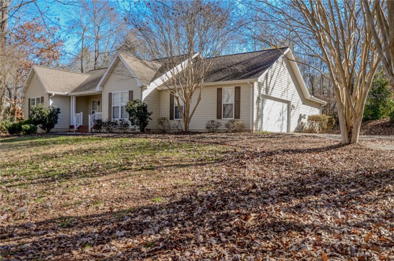 Property image 2 at 208 Redbud Street, Seneca, SC 29672