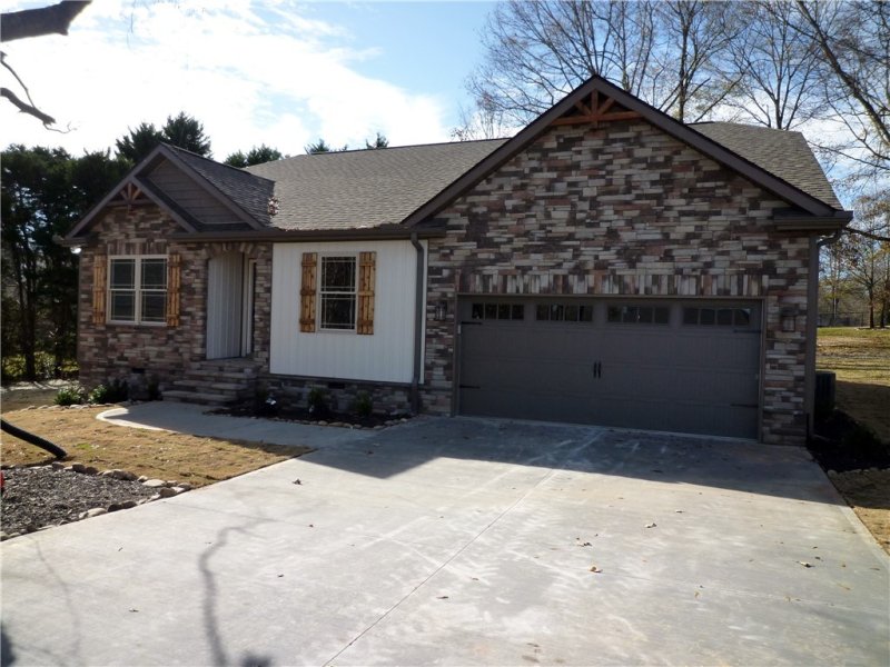 Property image 2 at 102 Troy Hunter Court, Anderson, SC 29621