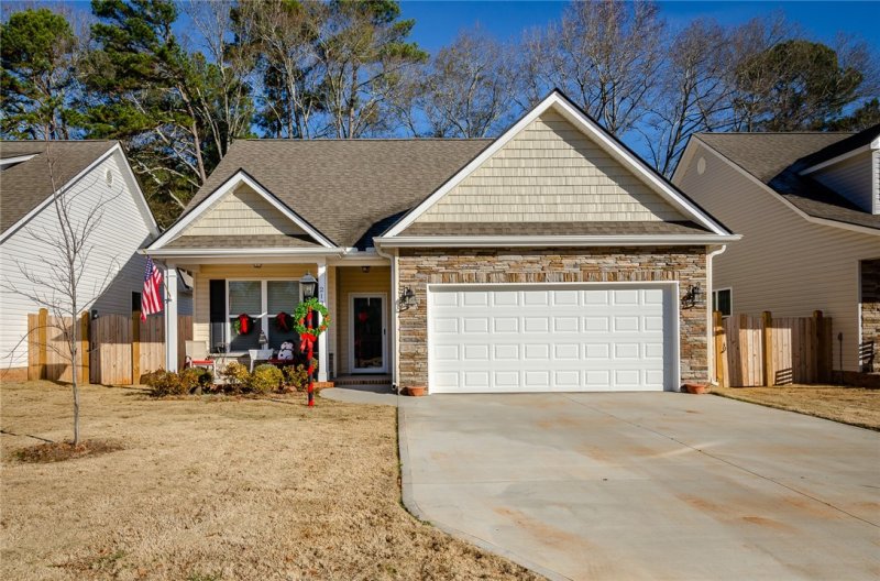 Property image 5 at 220 Magnolia Lane, Pendleton, SC 29670
