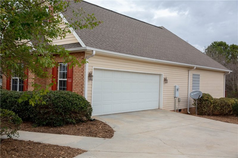 Property image 3 at 616 Providence Point Drive, Seneca, SC 29678