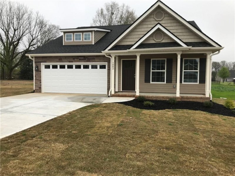 1082 Stoneham Circle