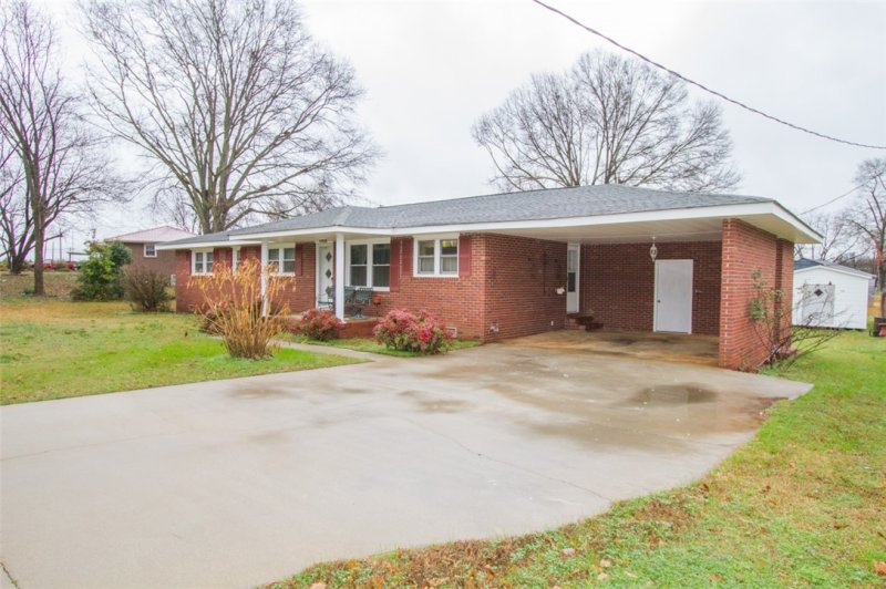 Property image 2 at 506 Winfield Drive, Anderson, SC 29624