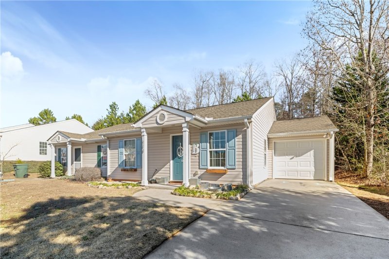 Property image 3 at 214 Tamarack Drive, Seneca, SC 29678