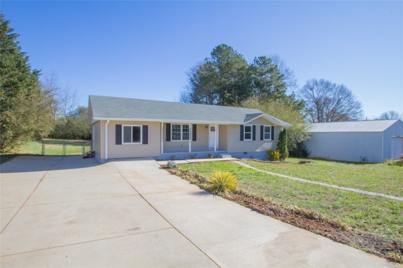 Property image 2 at 303 Walnut Avenue, Anderson, SC 29625